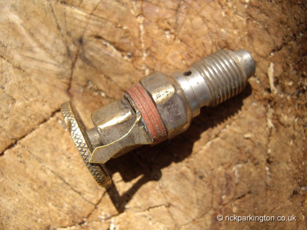 Adjustable main jet for AMAC carburetter